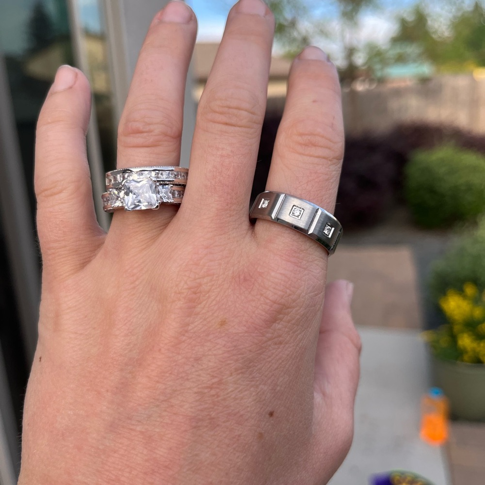 💍 NEW Travel Wedding Ring Set – Size 6 & 10 – $45💍